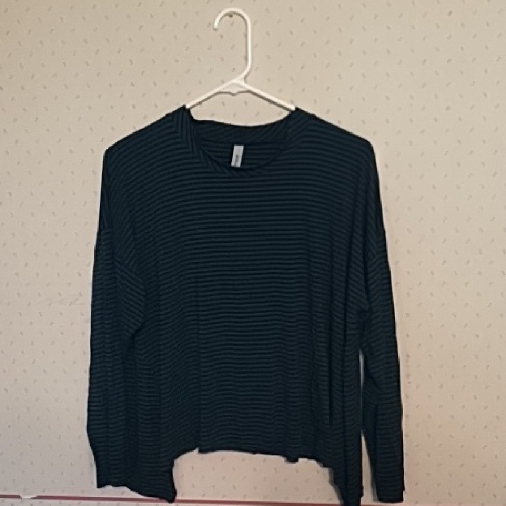 Black Boxy Long Sleeve T-Shirt